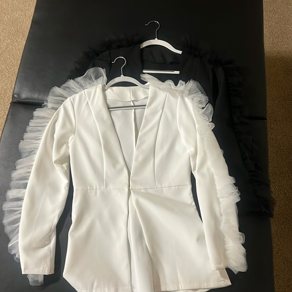 White and black tulle sleeve accent jackets with a clasp closure in front - Picture 1 of 3